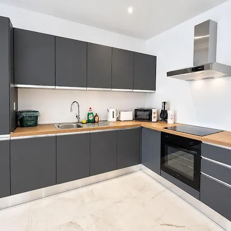 Modern 3bed, 3bath Near Promenade Appartement